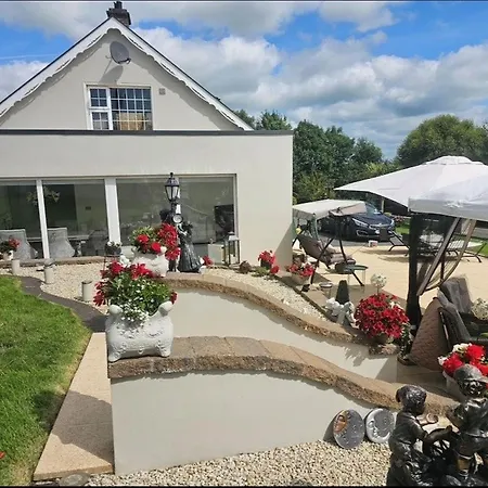 Dernvale House -double Sleeps 2