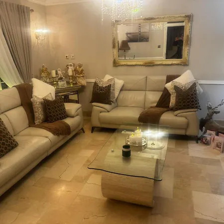 Dernvale House -double Sleeps 2 *
