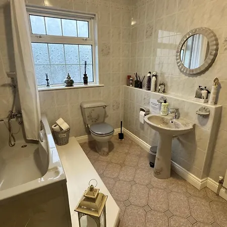 Guest house Dernvale House -double Sleeps 2