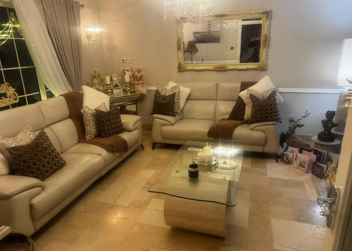 Dernvale House -double Sleeps 2 *